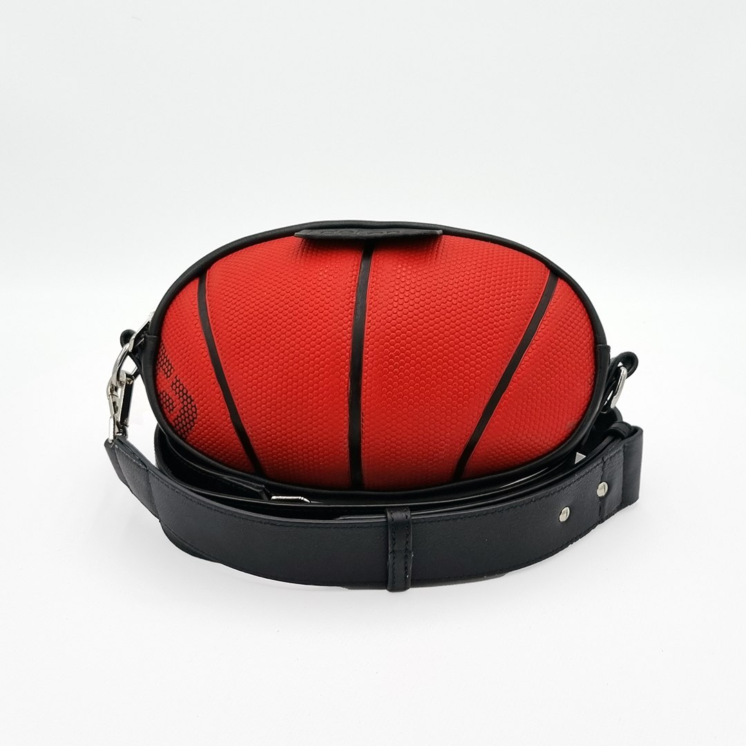 Crossbody Rojo, modelo C010, fotografiado sobre fondo blanco