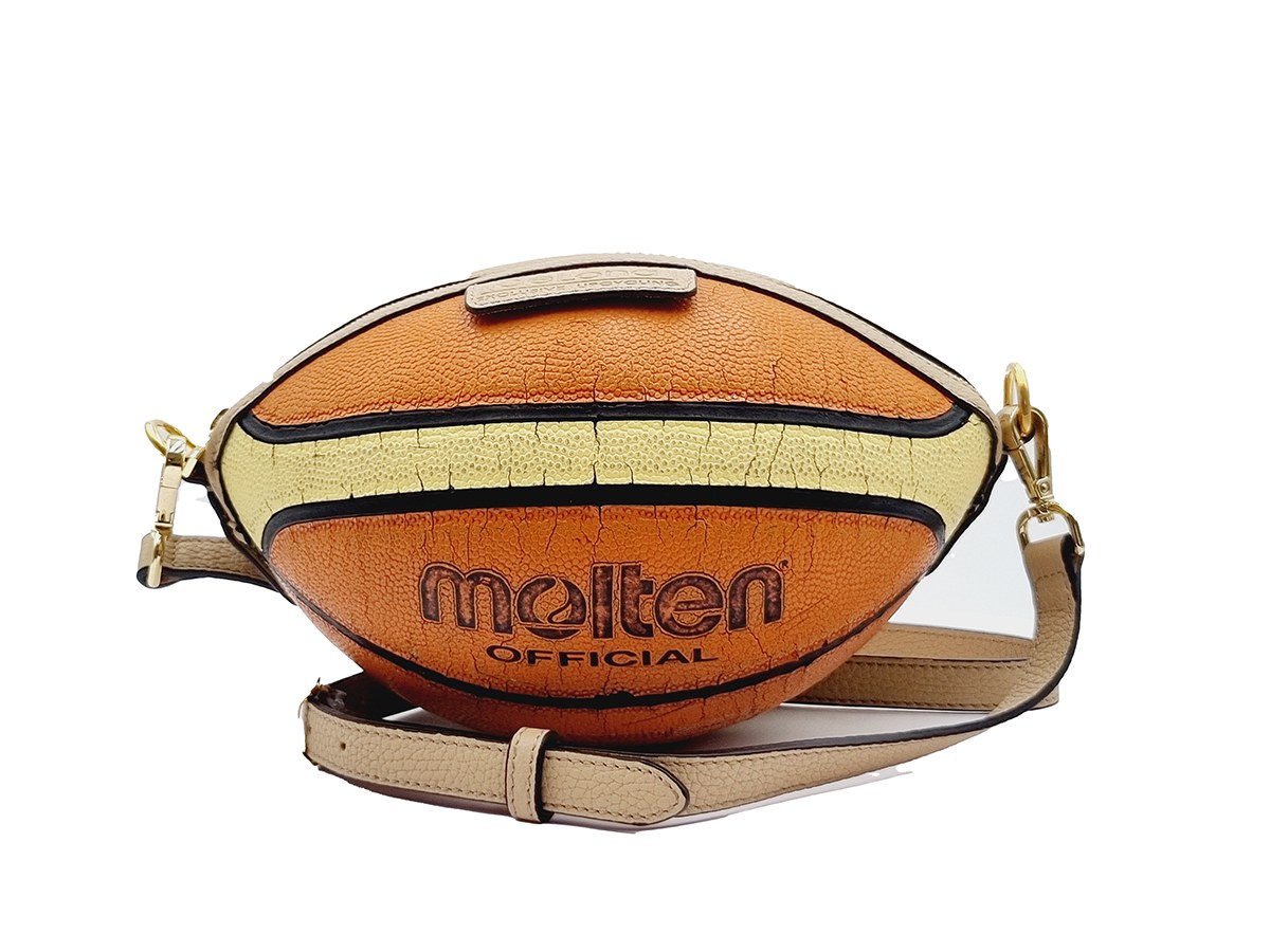 Bolso BallToBag naranja / arena: Líneas de baloncesto y acabados en tonos arena.