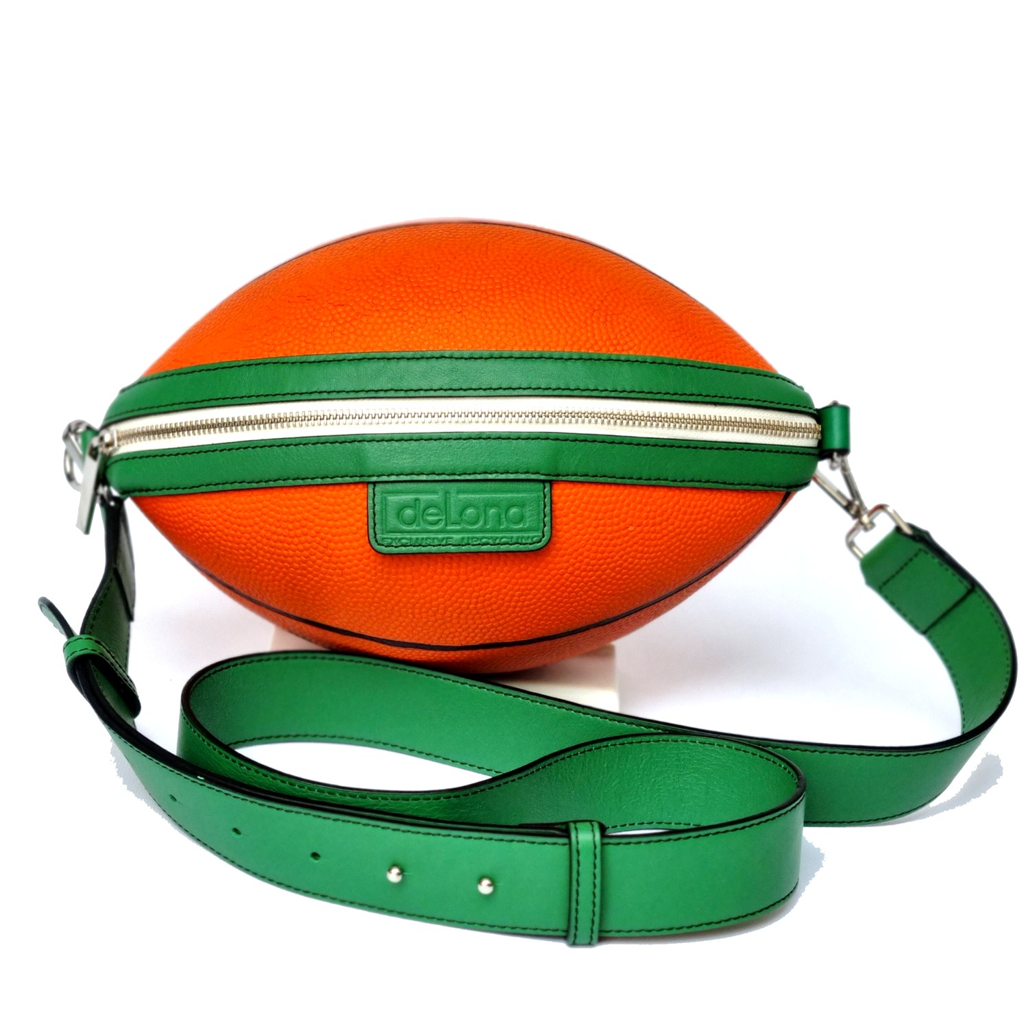 Bolso BallToBag naranja / verde: Balón naranja, correa verde y un contraste lleno de energía.
