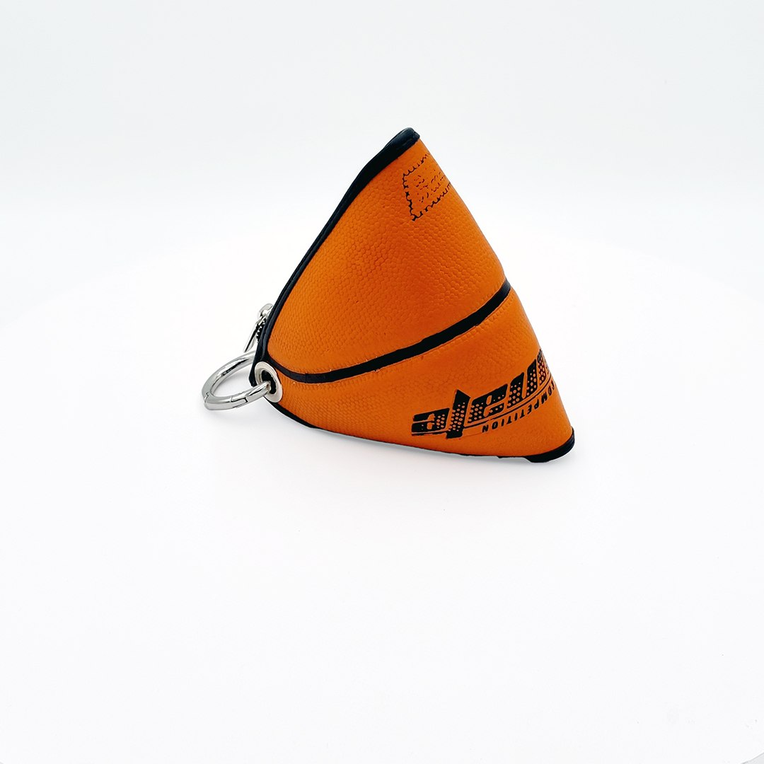 Mini Naranja, modelo M003, fotografiado sobre fondo blanco